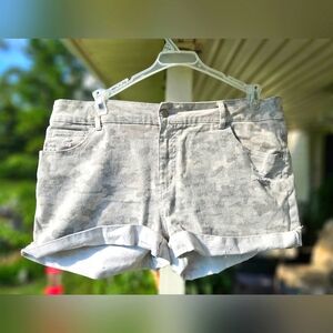 Midrise Stretchy Camouflage Shorts